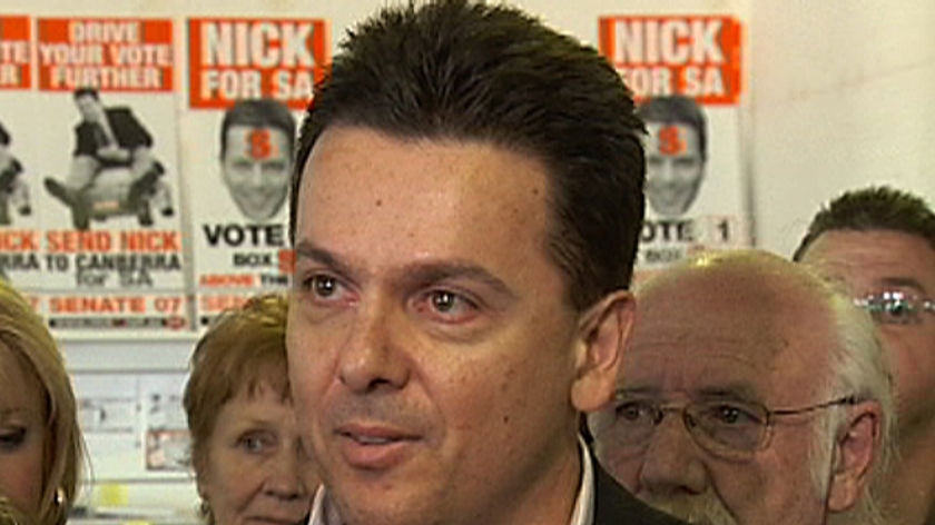 Senator Nick Xenophon put his support behind fellow independent Di Bell.
