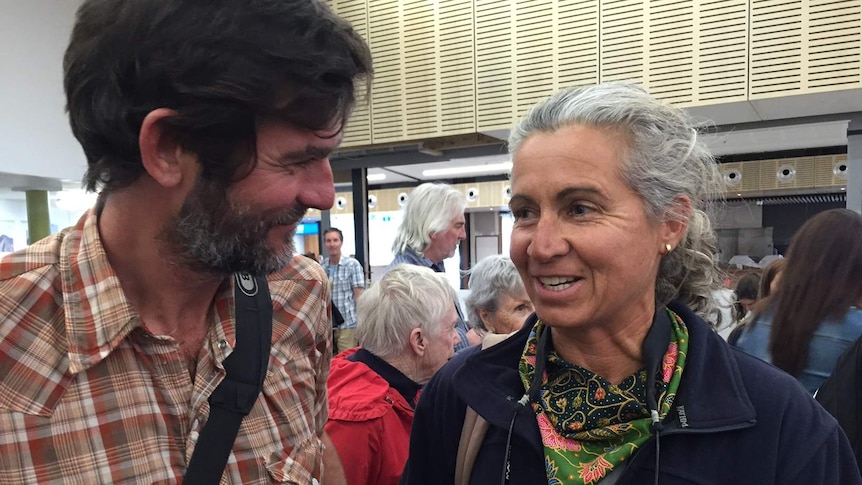 Madeleine Habib at airport with husband Stuart Baird