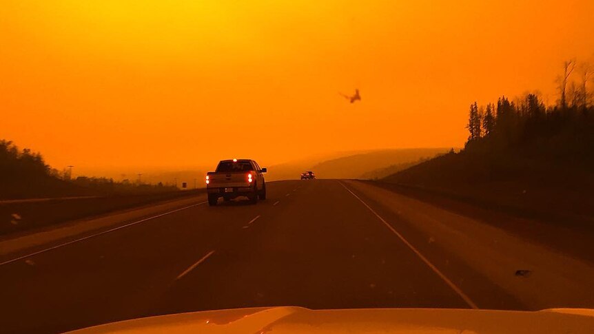 Oil workers flee Fort McMurray fires