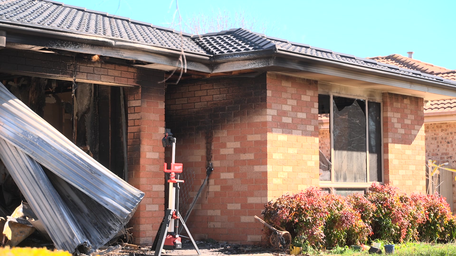 Butcher saves sleeping neighbours from 'billowing' Canberra house fire