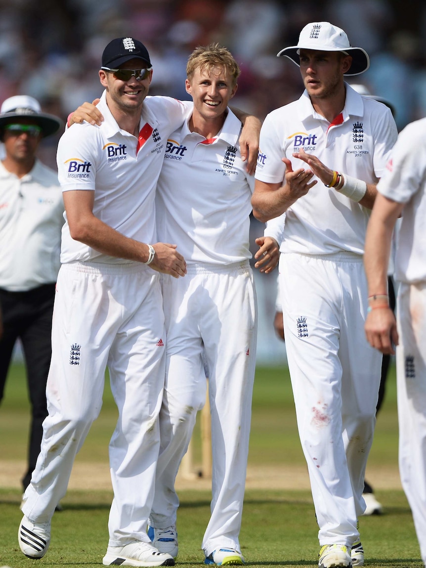 Anderson, Root celebrate Cowan's wicket