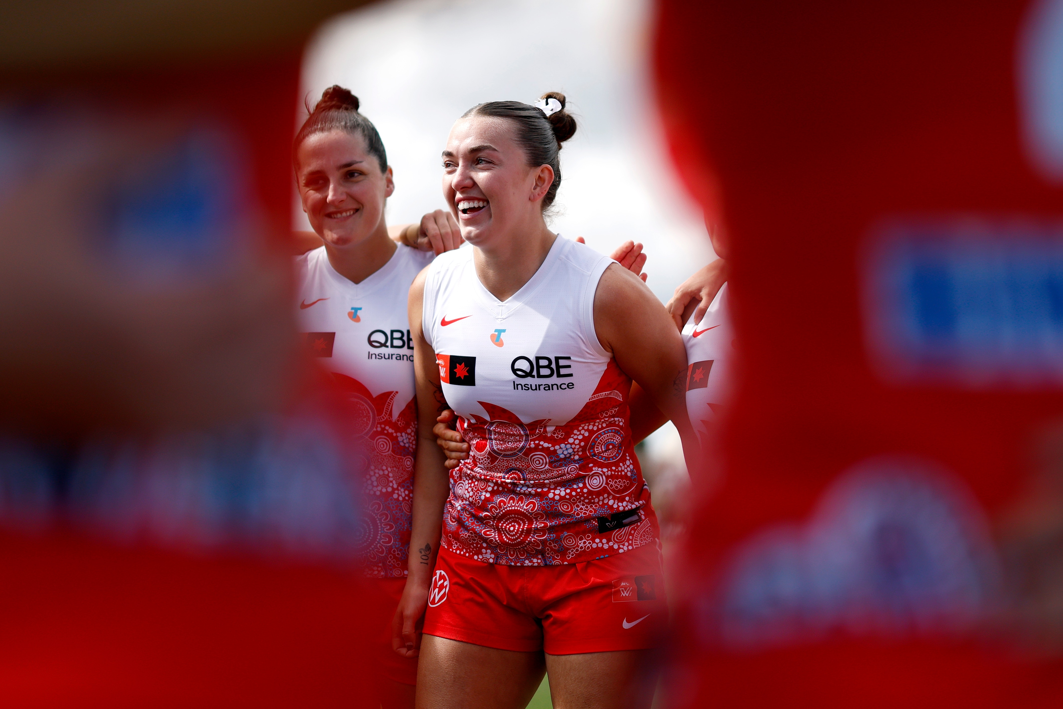 Swans AFLW star says club's men's and women's players closer than ever