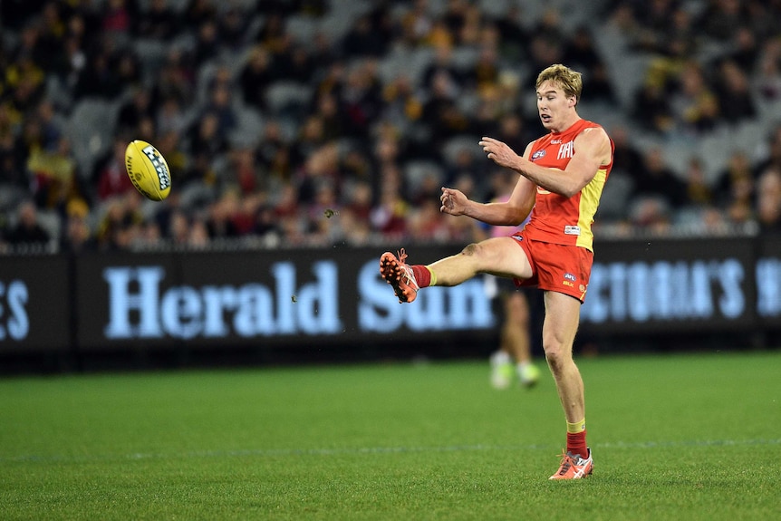 Tom Lynch kicks a goal for Gold Coast against Richmond