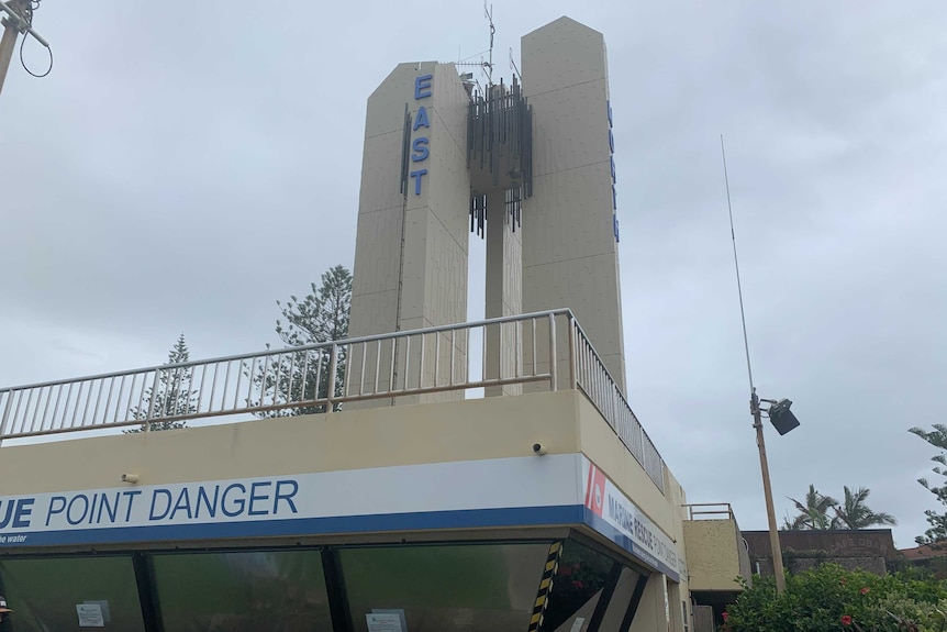 Point danger lighthouse and marine rescue building straddling the Qld/NSW border