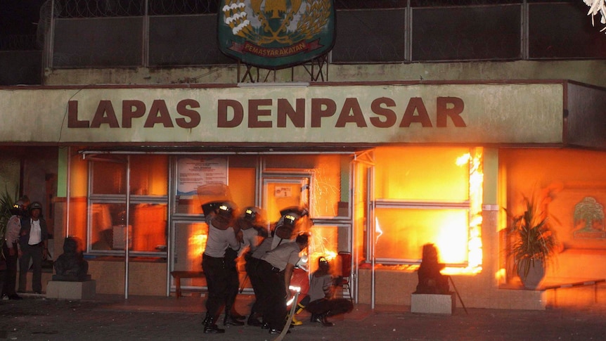 Indonesian police storm Bali's Kerobokan prison during a riot