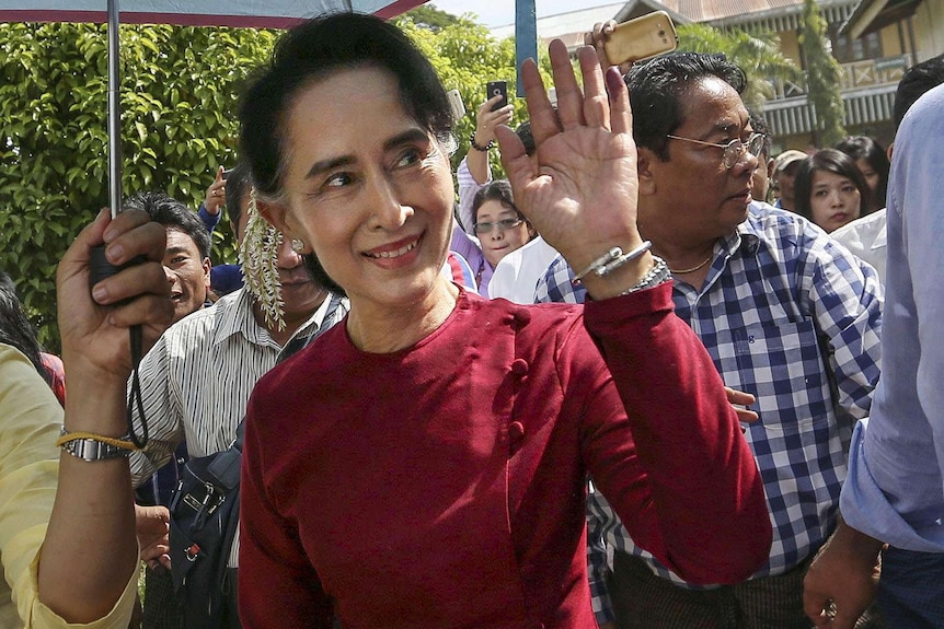 Opposition leader Aung San Suu Kyi votes.