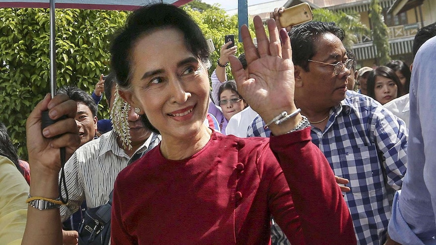 Opposition leader Aung San Suu Kyi votes.