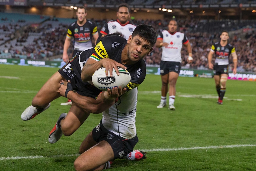 Tyrone Peachey in the air to score against the Warriors