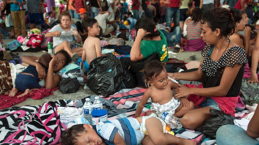 migrants resting in ciudad hidalgo.jpg