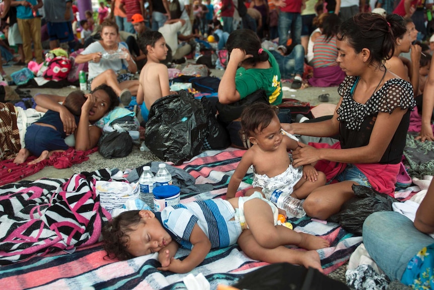 migrants resting in ciudad hidalgo.jpg