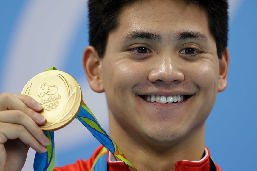 Rio 16 Joseph Schooling Gives Singapore Its First Ever Olympic Gold Medal Abc News