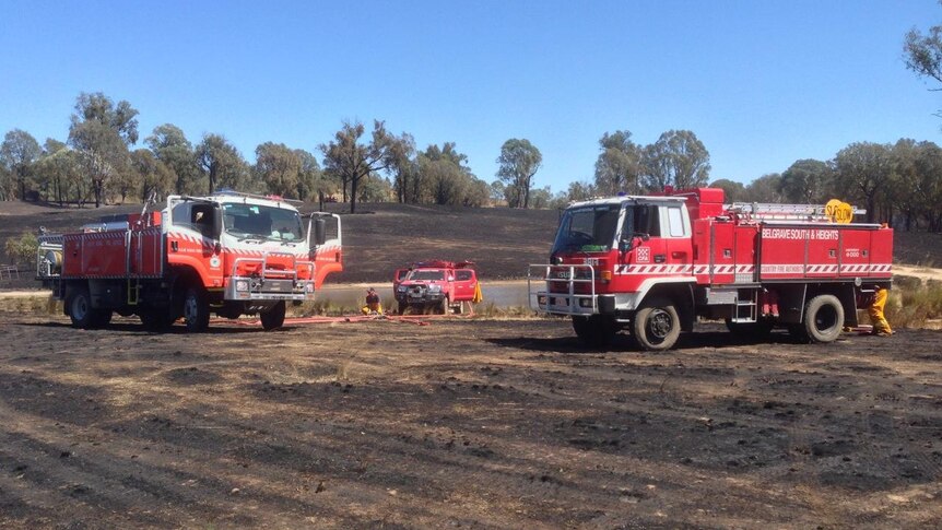 Victorian tankers assist firefighting efforts at Tarcutta, in New South Wales's south-west.
