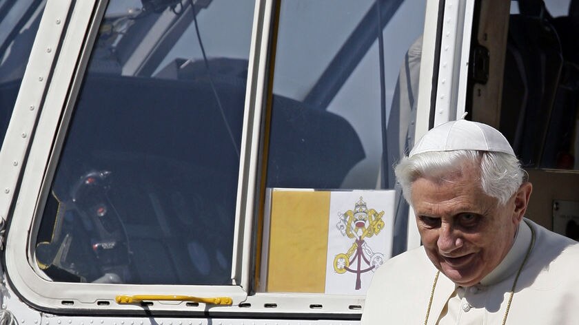 Pope Benedict leaves Rome for Australia