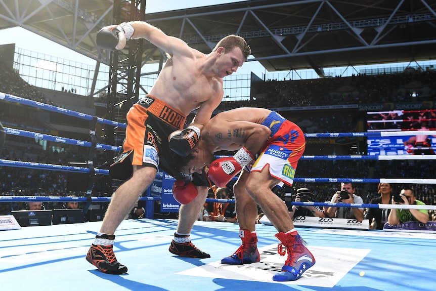 Jeff Horn looks to punch a crouching Manny Pacquiao