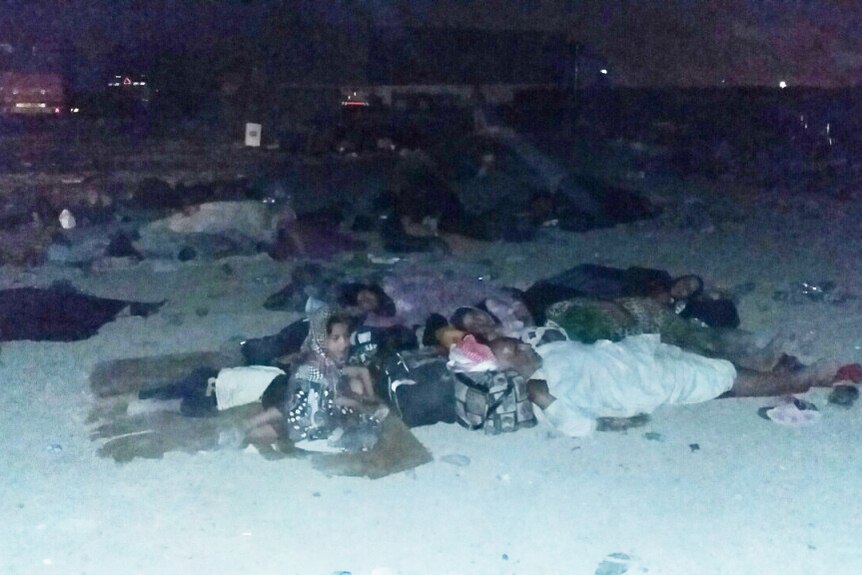 Displaced peoples from Fallujah sleeping out in the open.