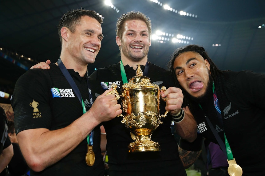 All Blacks Dan Carter, Richie McCaw and Ma'a Nonu with the Webb Ellis trophy