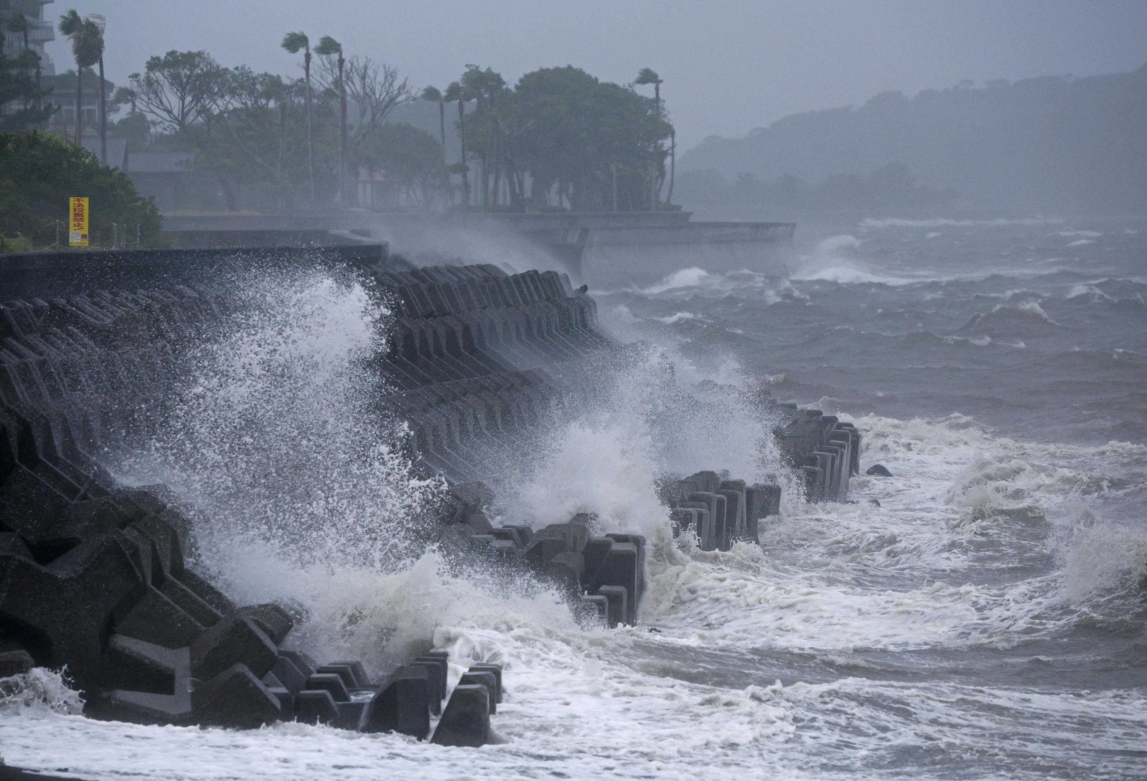 Tens Of Thousands Told To Evacuate As Typhoon Shanshan Makes Landfall ...