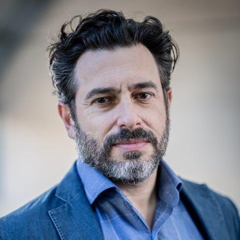 Headshot of journalist Linton Besser