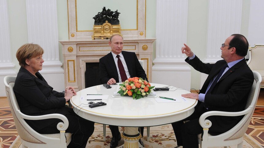 German Chancellor Angela Merkel, Russia's president Vladimir Putin, and French president Francois Hollande in a meeting.