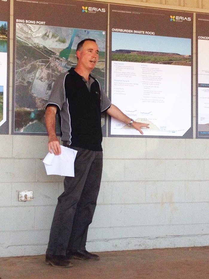 Erias Group's David Brown explains the findings of the environmental report at a community meeting in Borroloola.