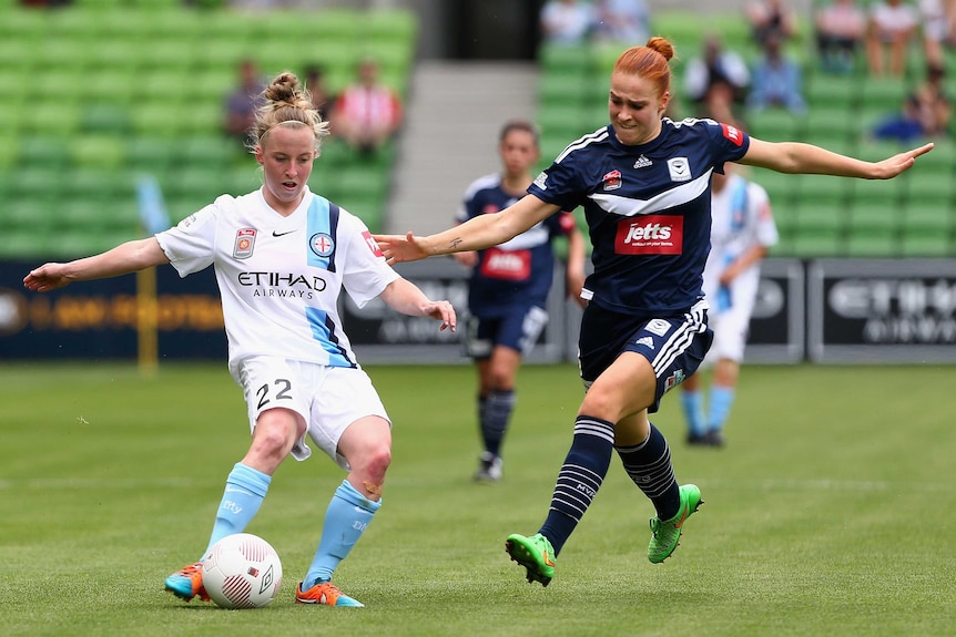 Hannah Brewer on the ball for Melbourne City