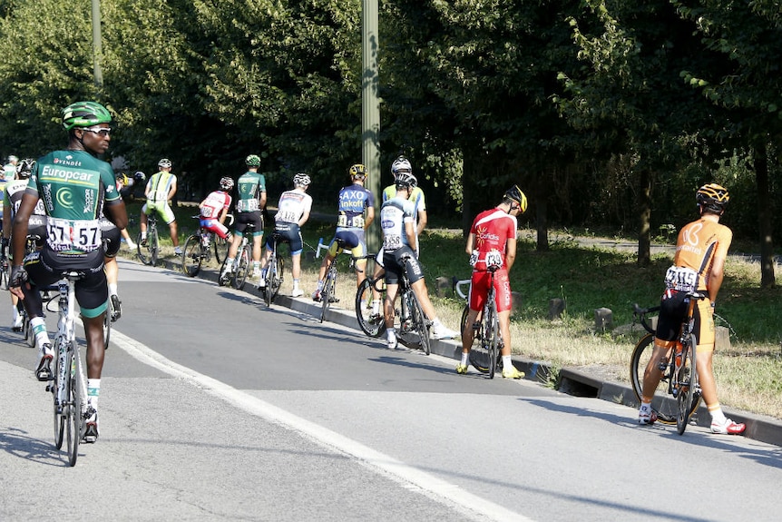 Tour de France cyclists urinating