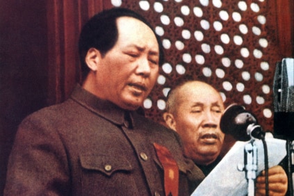 1949 年10月1日，毛泽东在天安门城楼上宣布中华人民共和国成立。