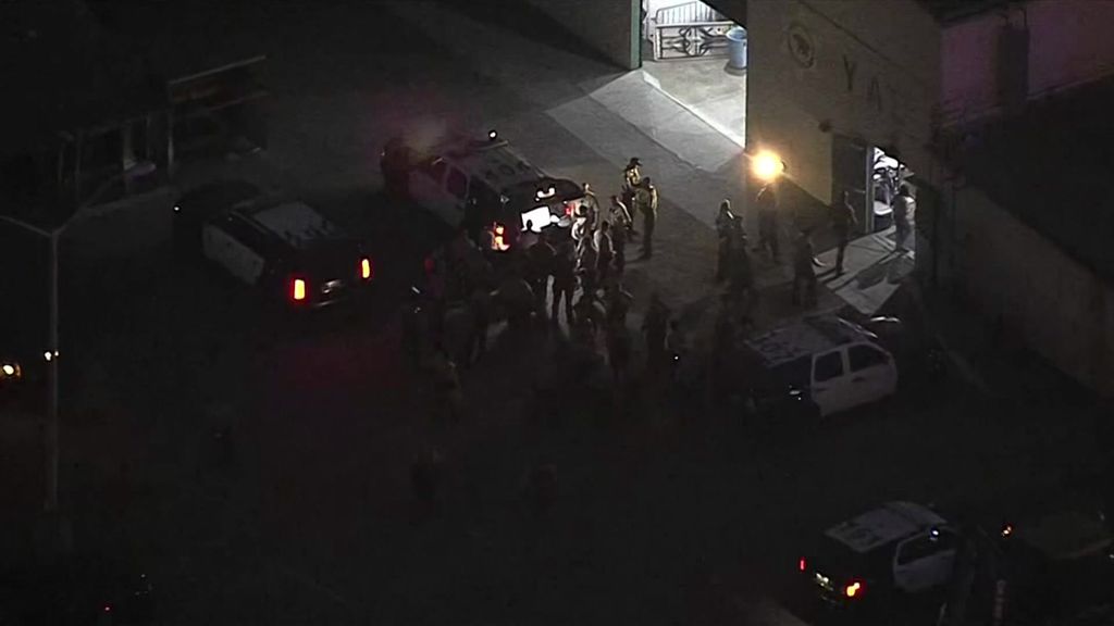 Two police deputies shot in Los Angeles - ABC News