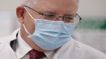 Scott Morrison wearing a mask