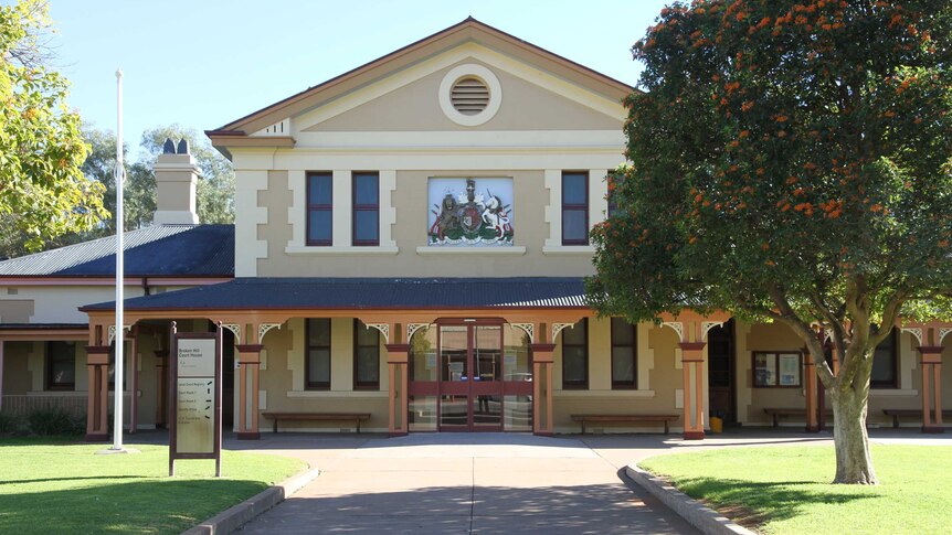 A front-on view of the facade of the Broken Hill Courthouse.