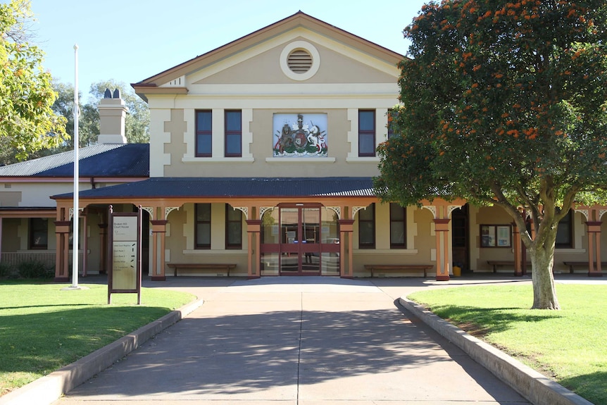 A front-on view of the facade of the Broken Hill Courthouse.