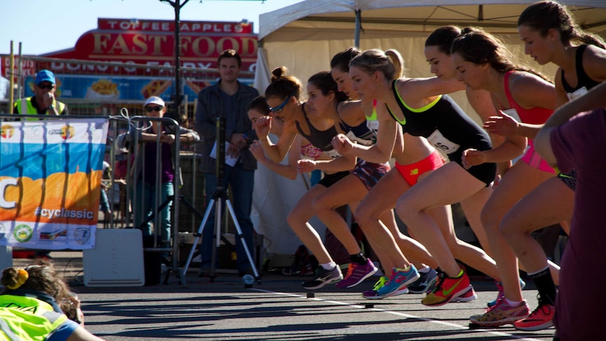 The womens' race for the Golden Gift begins in Leonora