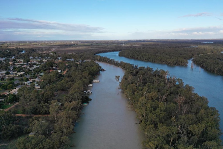 Aerial shot of the Darling coming down to the north and the Murray coming in from the south.