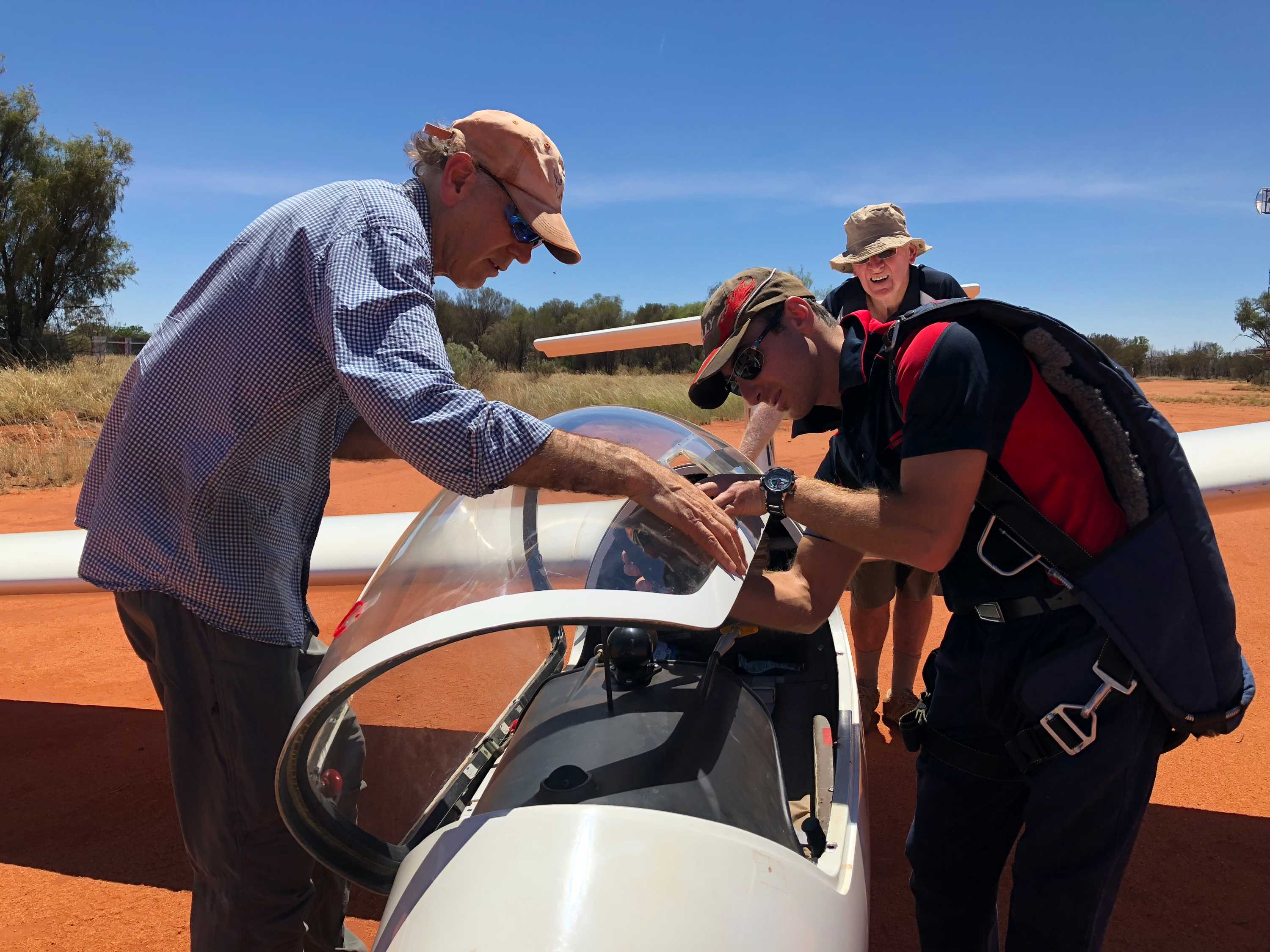 International pilots reach new heights in the desert, as Alice Springs