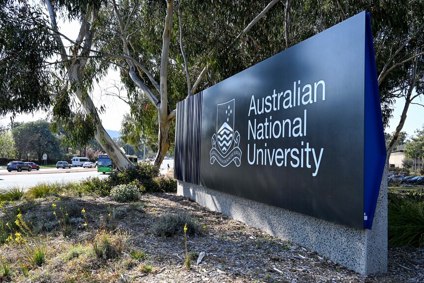 Big sign saying Australian National University.