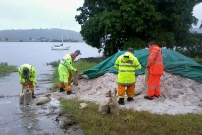 SES workers fill sandbags in Grafton in preparation for flooding