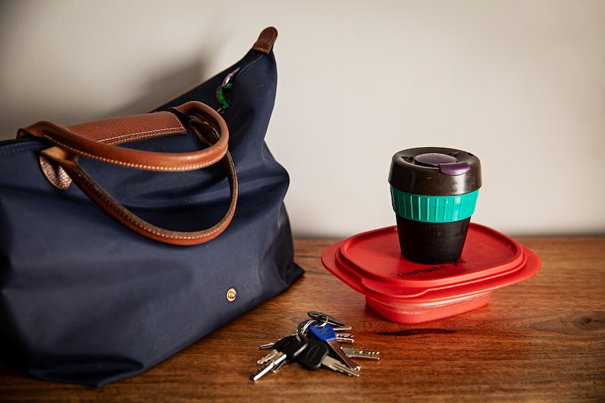 Keep cup, Tupperware and handbag on a bench
