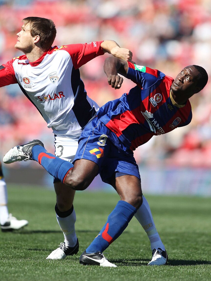 Heskey gets tangled up in Reds defence