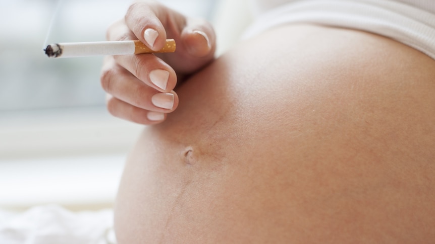 can a woman smoke cigarettes while pregnant smoking - Stock Image - M805/0781 Smoking while pregnant changes baby's