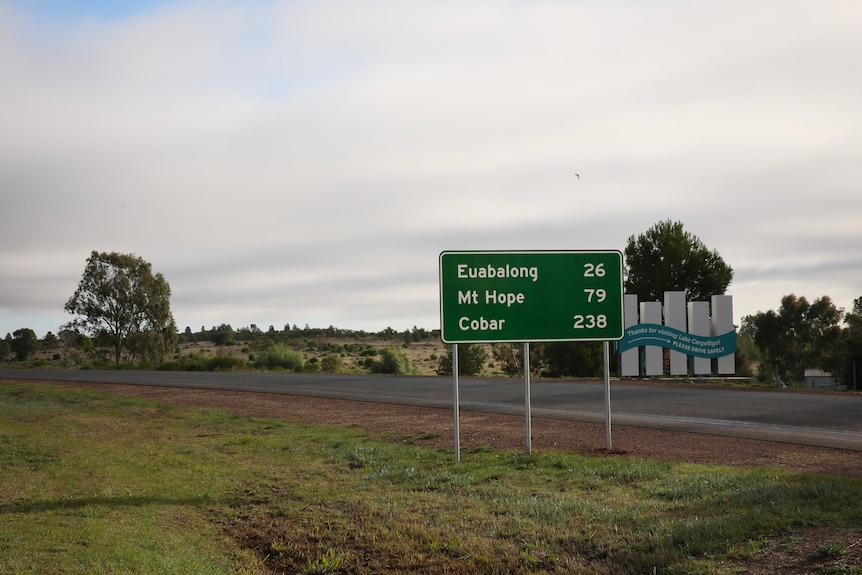 road sign on highway at Lake Cargelligo