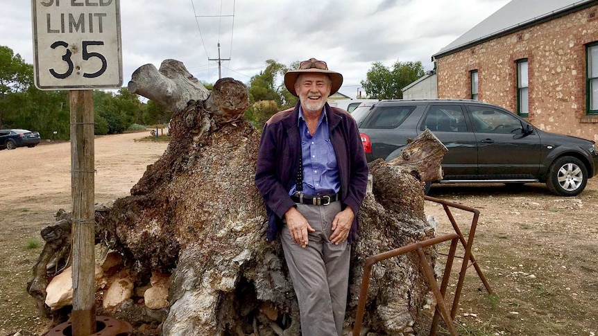 Geoff Evans with the Mantung Mallee root