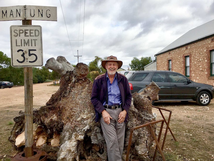 Geoff Evans with the Mantung Mallee root