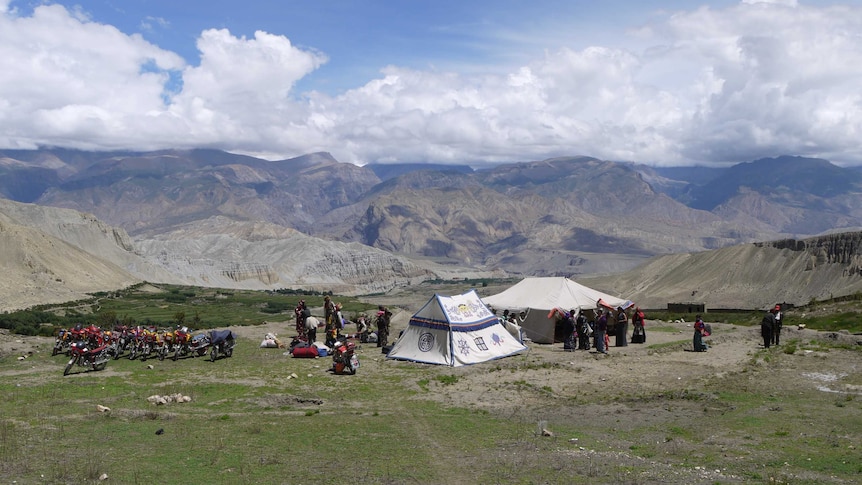 Pilgrims camped near Lo Gekar
