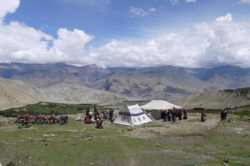 Pilgrims camped near Lo Gekar