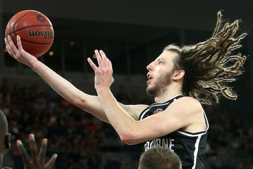 Craig Moller goes for a lay-up for Melbourne United against Illawarra Hawks.