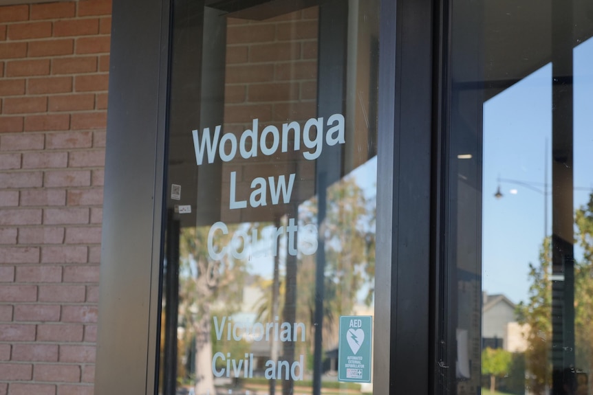 A sign that says Wodonga Law Courts