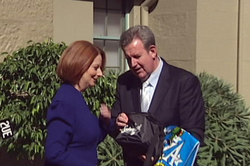 Barry O'Farrell meets Julia Gillard at Kirriblli House