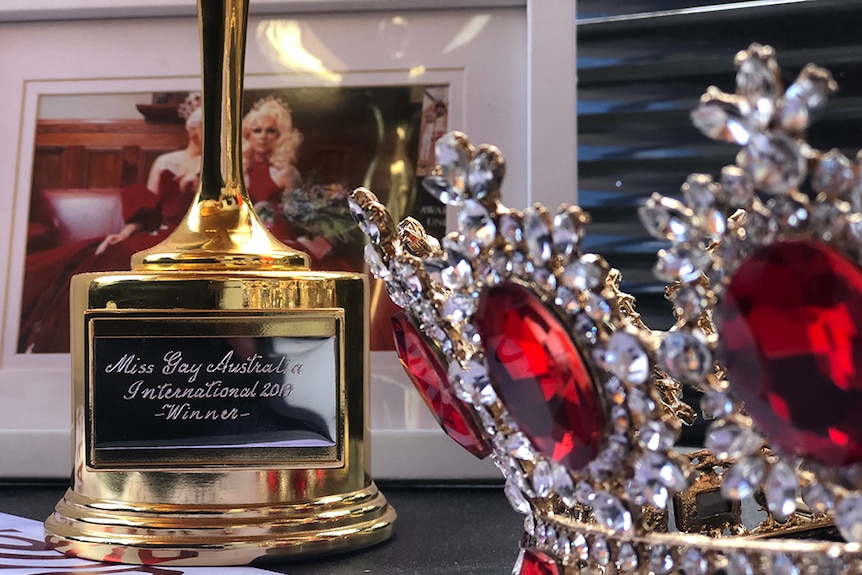 Misty DelRay's crown and trophy