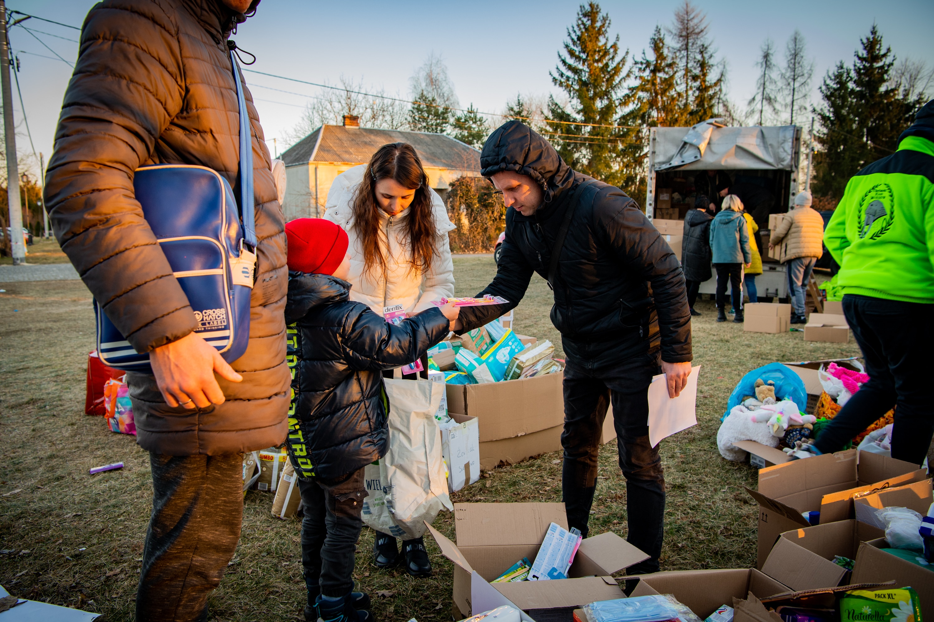 Crowds Line Train Stations In Germany And Poland To Welcome Ukrainian ...