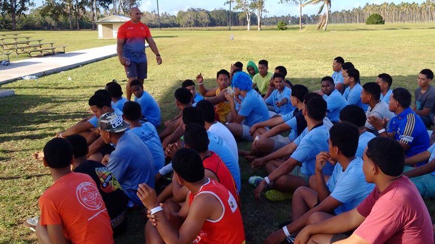 Sione Finefeuiaki talking to Tongan kids about rugby league at a clinic.